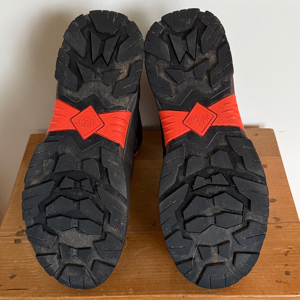 Muck Boots Men's Apex Mid Zip boots.
Some dirt on treads, but little to no wear. - Picture 5 of 6